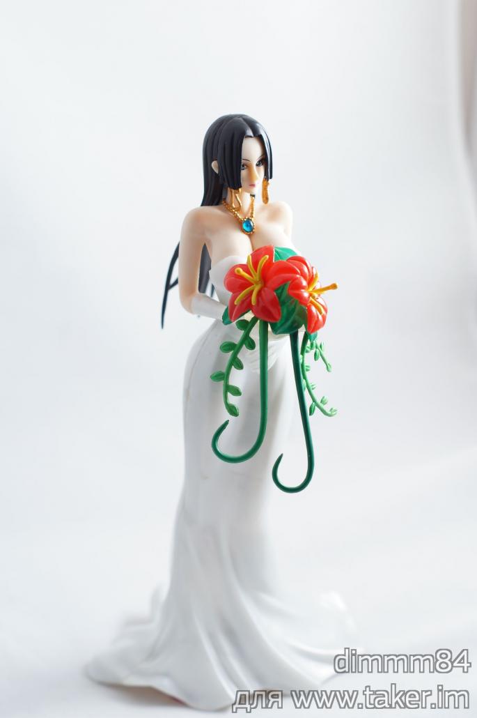 Боа Хэнкок в свадебном платье - фигурка с сюрпризом:)