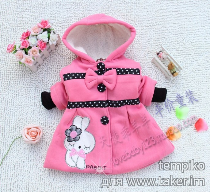Демисезонное розовое  пальто для девочки