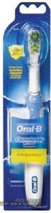 Электрическая зубная щетка Oral-B CrossAction B1010