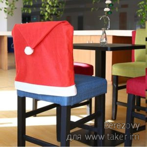 Новогодние накидки на спинки стульев - просто атмосферный декор