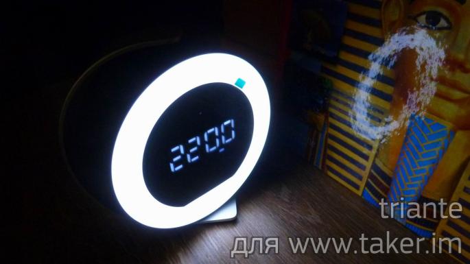 Часы-будильник с динамиком, подсветкой, радио и Bluetooth
