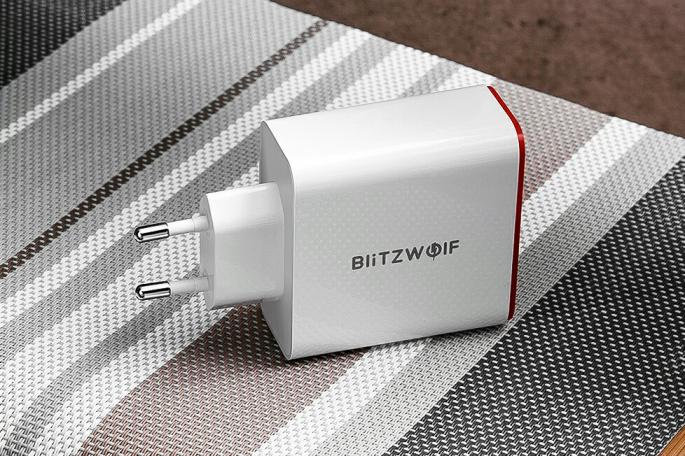 Обзор BlitzWolf BW-PL2 38 W: качественное трехпортовое зарядное устройство с поддержкой QC3.0
